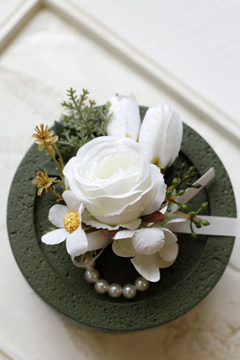 Red Prom Wrist Corsage and Men‘s Boutonniere For Wedding